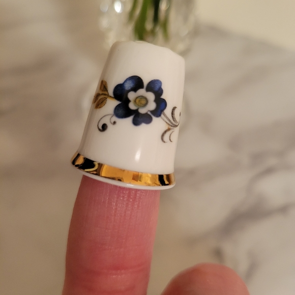 Vintage Sandford Thimble- Blue Floral - Picture 4 of 8